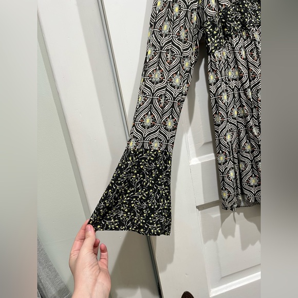 Free People Rolling Hills V neck tunic. Medium. Excellent used condition. - Picture 8 of 11